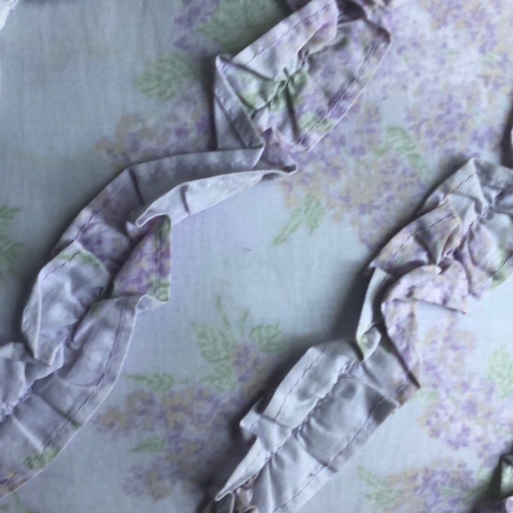 Set of two rectangular lavender accent pillows - Picture 7 of 8